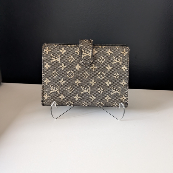 Louis Vuitton Other - Vintage Louis Vuitton Agenda with Signature Monogram